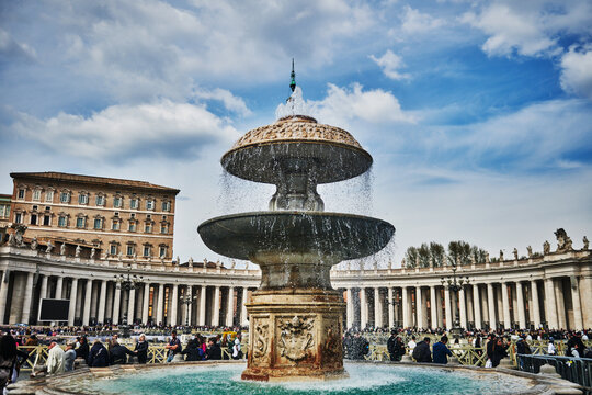 One of the twin fountains in front of the colonnades of St. Peter's Square (Piazza San Pietro) within Vatican City, Rome, Europe 