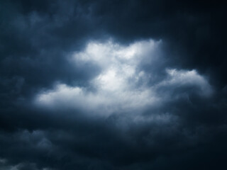 Obraz premium Cloud storm sky dark rain lightning thunder stormy typhoon nature light scene rainy atmosphere damage effect carbon dioxide dust air pollution 2.5 Pm, texture nature windstorm weather skyscape
