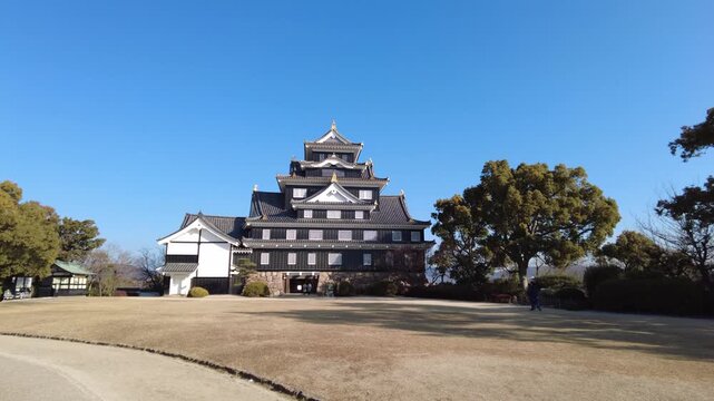 格好良いシルエットのお城「岡山城」