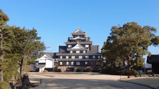格好良いシルエットのお城「岡山城」