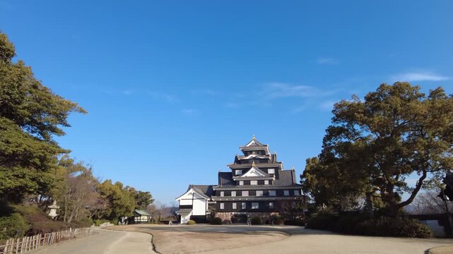 格好良いシルエットのお城「岡山城」