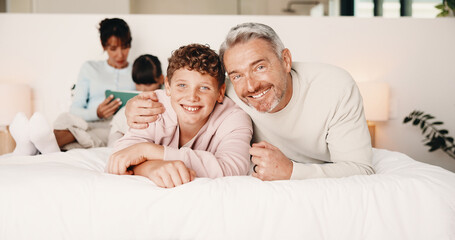Obraz premium Portrait, father and hug with child at house for love, appreciation and parental support. Smile, parents and embrace teenager for affection, family interaction and positive attitude with connection