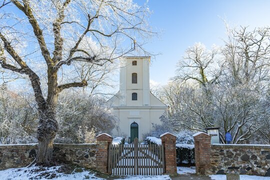 Church of Alt T&ouml;plitz in winter, T&ouml;plitz Island, Werder (Havel), Potsdam-Mittelmark, Havelland, Brandenburg, Germany