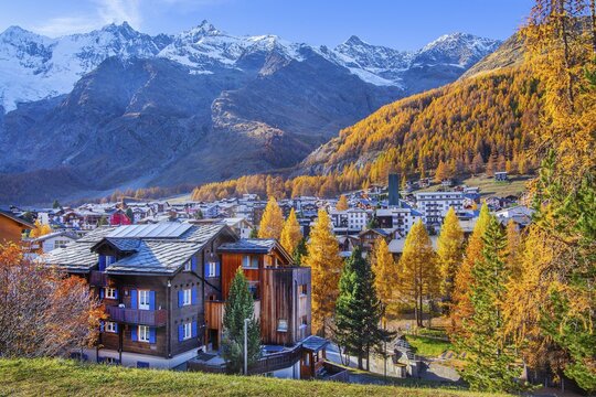View of the village with Dom 4545m and T&auml;schhorn 4491m of the Mischabel group in autumn, Saas-Fee, Saas Valley, Valais, Switzerland