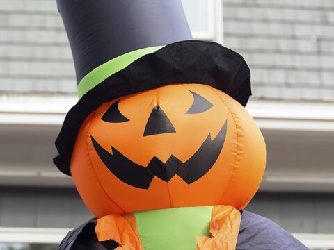 Halloween figure, inflated Jack O'Lantern, Jack-O-Lantern, grinning pumpkin with top hat, Ogunquit, York County, Maine, New England, USA