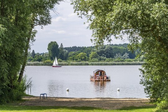 Bathing area with beach at Beetzsee, L&uuml;now, Roskow, Potsdam-Mittelmark, Havelland, Brandenburg, Germany