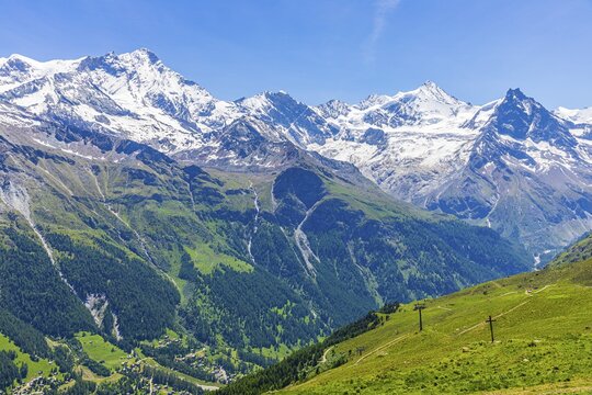 Alpine meadows at the summit of Corne de Sorebois, with the snow-covered peaks of Weisshorn, Bishorn, Zinalrothorn and Obergabelhorn in the background, Val d'Anniviers, Valais Alps, Canton Valais, Switzerland