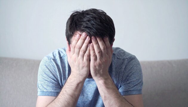 슬픔을 표현하는 사람