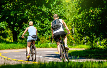 Naklejka premium Cyclists ride on the bike path in the city Park 