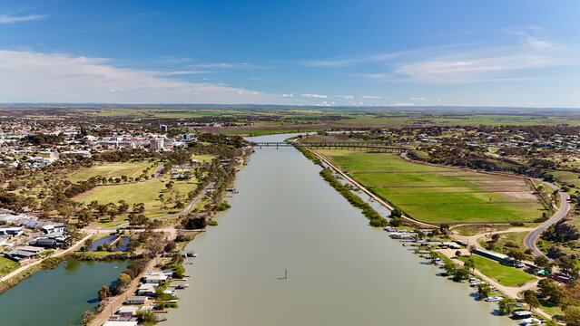 Murray Bridge City, South Australia: 4K Aerial Drone view of Murray River, Islands, riverside Houses with Solar Panels, Parks, Scenic River Landscape