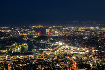 Fototapeta premium 九州の福岡県の皿倉山からの北九州市の美しい夜景