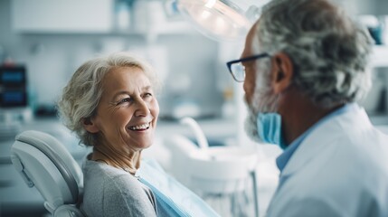 Obraz premium Happy Senior Woman at Dental Checkup with Dentist Consultation