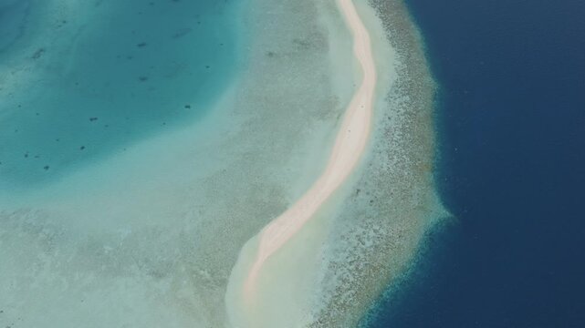 Aerial view of sandbar and ocean, Baa atoll, Maldives islands