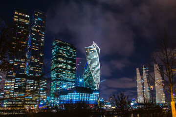 Obraz premium High-rise buildings of the Moscow City business center on the banks of the Moskva River.