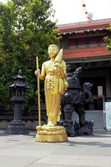 Obraz premium Sacred golden Buddhist statue near temple entrance at Vinh Nghiem Pagoda Vietnam on November 23 2025