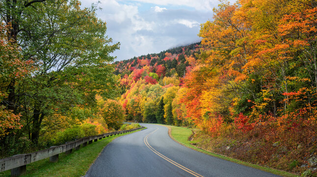 Scenic autumn drive on the Blue Ridge Parkway on Grandfather Mountain - North Carolina