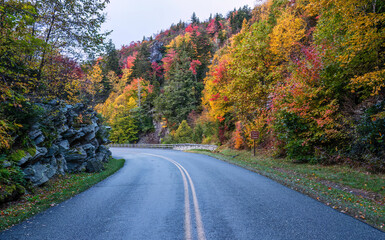 Naklejka premium Scenic Drive in autumn on the Blue Ridge Parkway - Grandfather Mountain
