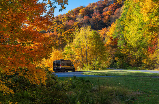 RV exploring the Blue Ridge Parkway in autumn
