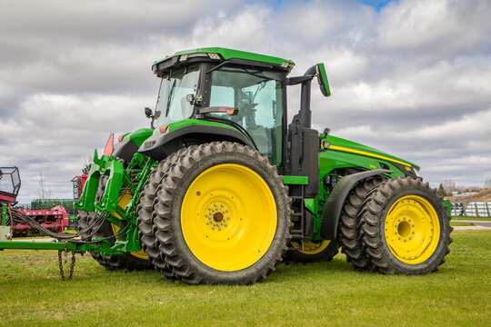  John Deere 8R 310 Tractor Outside
