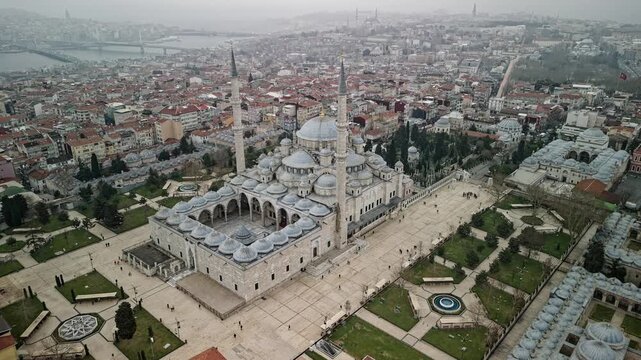 Time-lapse of the area around Fatih Mosque in Istanbul, circle shot