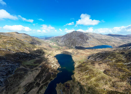 Llyn Idwal lake in Ogwen Valley, Snowdonia National Park, Wales