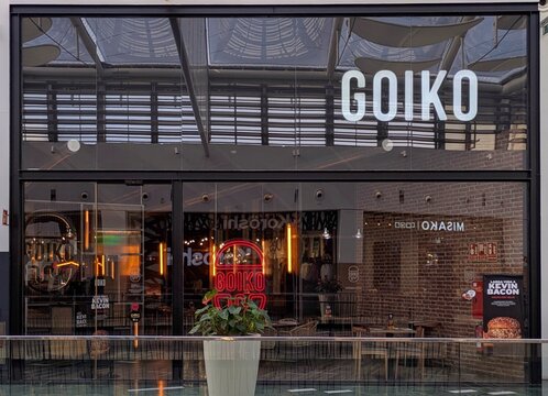 Fachada de restaurante de comida r&aacute;pida Goiko en centro comercial Islazul, Madrid, Espa&ntilde;a, 6 de abril de 2026