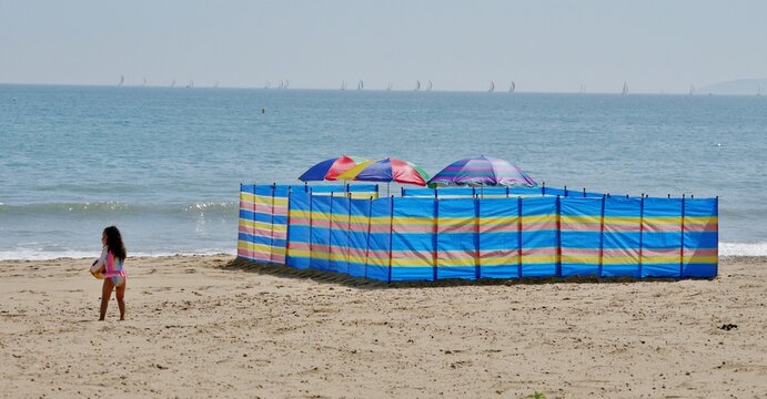 Wind- und Sonenschutz am Strand von Bournemouth