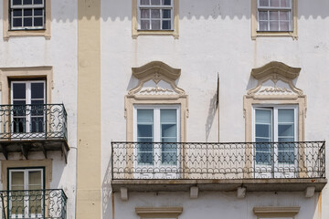 Obraz premium Hausfassaden in Évora, Portugal