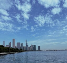Obraz premium Chicago, IL Skyline and Lake Michigan