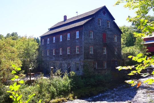 ULVERTON QUEBEC CANADA: The Ulverton Wool Mill is an industrial museum located in the heart of the Eastern Townships. Dating back to 1840, the mill is a classified heritage building 
