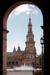 Naklejka premium Plaza de España Through Moorish Archway – Seville Spain