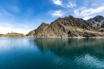 Obraz premium Stunning view of Heavenly Lake of Tianshan (Tianchi) with turquoise water and mountains in Xinjiang, China. 