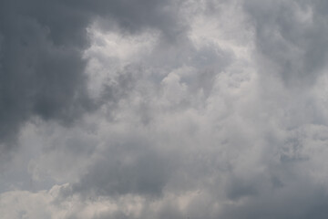 Obraz premium Brooding gray ceiling hangs low, quiet blanket of cloud creates contemplative stillness and muted monochrome tones, versatile for editorial backgrounds and mooddriven compositions