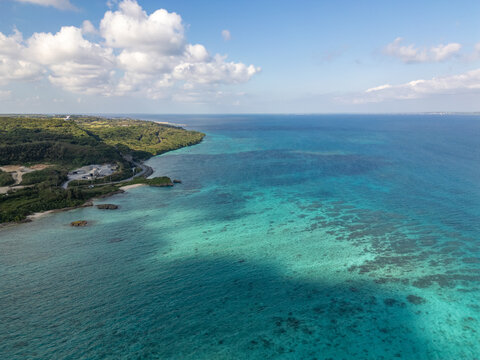 伊良部島南東部の海岸線を空撮