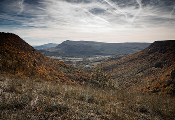 Obraz premium Beautiful landscape in Autumn colors in Urbasa nature park in Navarre, Spain