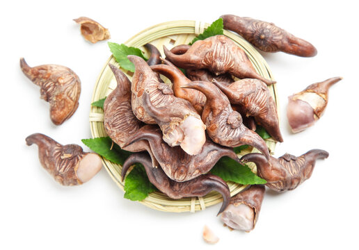 Fresh Shiitake Mushrooms in Bamboo Basket - Hubei Specialty Gourmet Ingredient