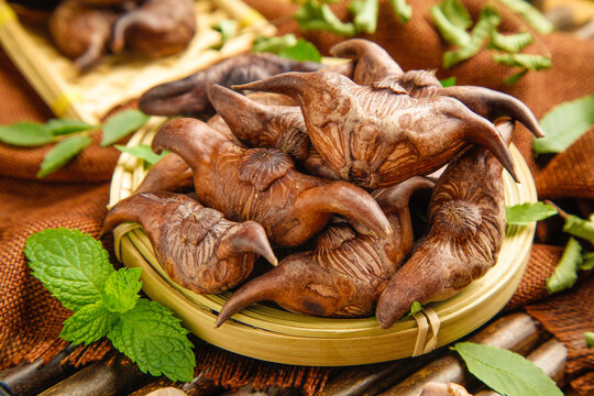 Fresh Gourmet Shiitake Mushrooms from Hubei in Bamboo Basket - Specialty Asian Ingredient for Urumqi Cuisine