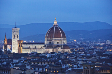 Fototapeta premium Florence Cathedral at Night - Historic Dome and Skyline, Italy