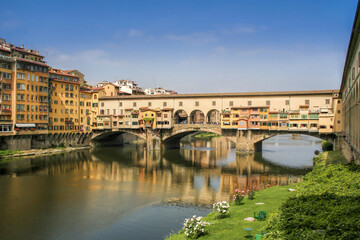 Obraz premium Ponte Vecchio Bridge and Arno River, Florence Italy