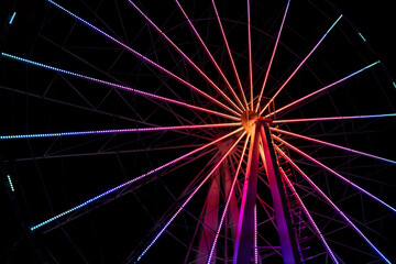 Obraz premium Stationary Ferris wheel with bright LED circle lights at night