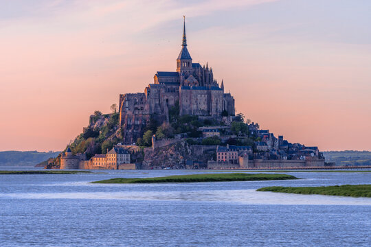 Le Mont Saint Michel bei Sonnenuntergang (Flut)