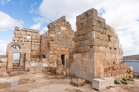 Zerzevan Castle in Diyarbakir, Turkiye