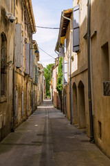 Fototapeta premium Le village de Montfrin dans le Gard en France