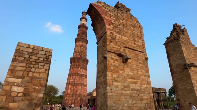india's tallest minaret built during mughals time located in delhi.