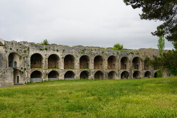 Obraz premium Inside view of the walls of the castle, or Its Kale, of Ioannina, in Greece