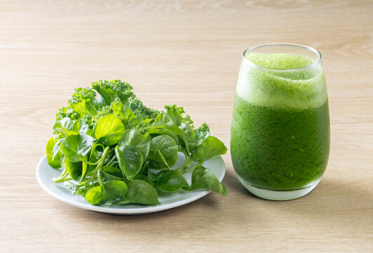 Watercress juice and salad (Nasturtium officinale). Detox drink and salad. Antioxidant greenery. Natural food. Energy drink. Green juice. Diet and balanced diet. Ingredient for salads.