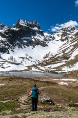 Fototapeta premium Dal rifugio Migliorero, nel cuore delle Alpi Marittime lo sguardo è catturato dalle imponenti vette dell’Ischiator e del Corborant, che separano la provincia di Cuneo dalla regione francese dell’Ubaye