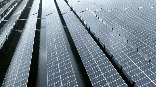 Fishery-Photovoltaic Complementary Solar Panel Array on Water Surface