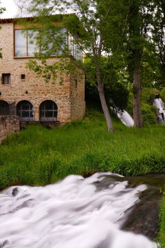 Cataratas y saltos de agua del rio Cifuentes a su paso por Trillo, Guadalajara , Espa&ntilde;a