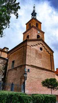  Iglesia parroquial de Santa Mar&iacute;a la Antigua es la iglesia parroquial del distrito de Vic&aacute;lvaro en Madrid, Espa&ntilde;a.